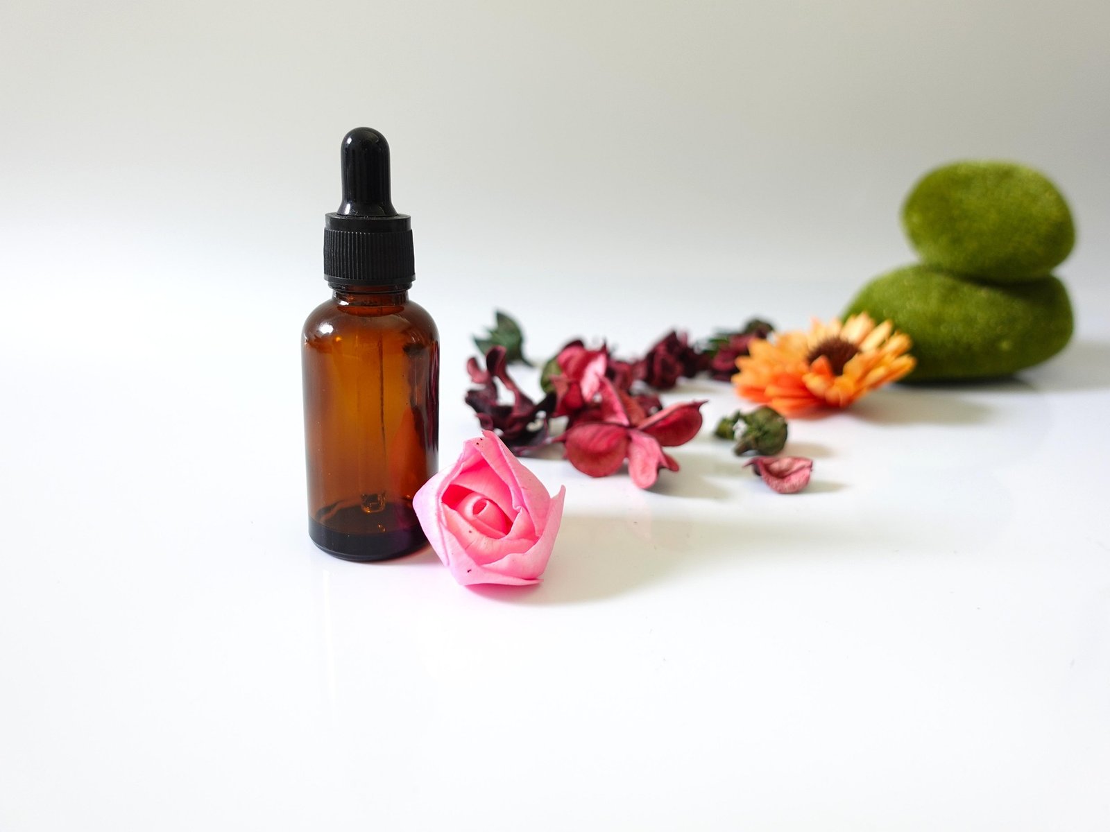 essential-oil-6064331_1920
